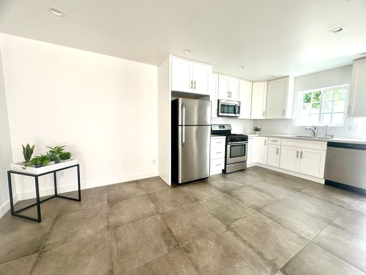 5754 Elmer Ave #C - Photo 7 of 28