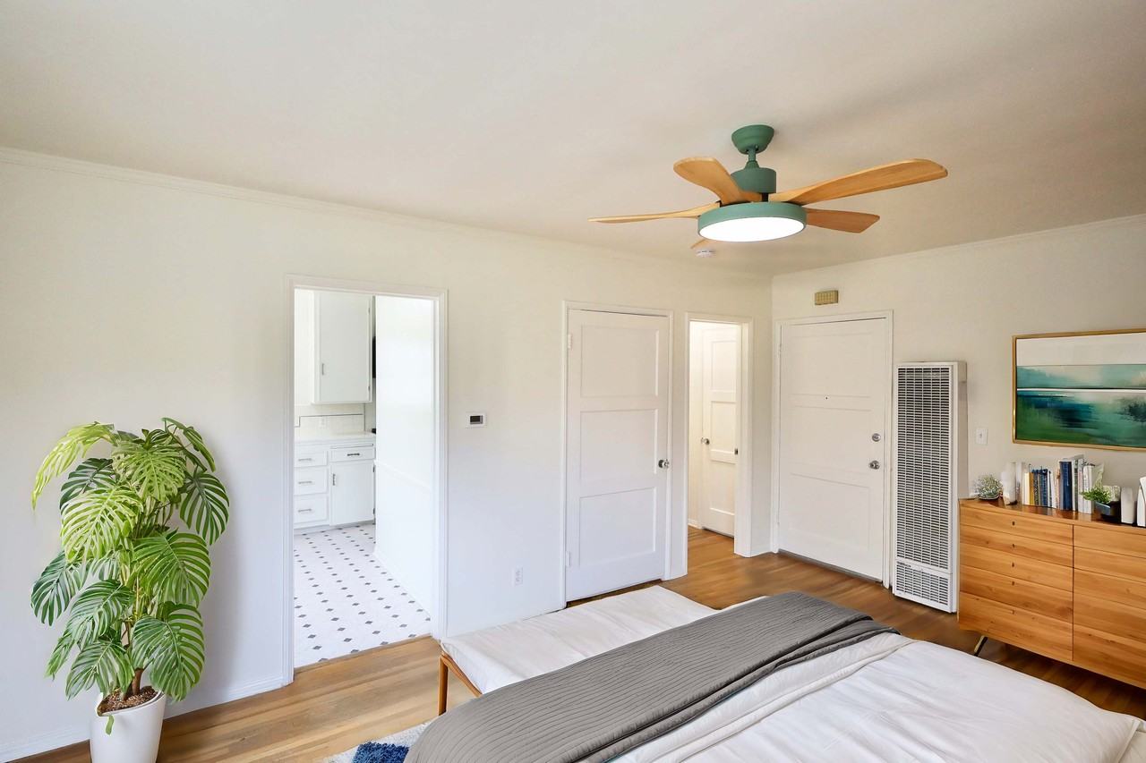1234 Franklin St #D - Photo 3 of 17