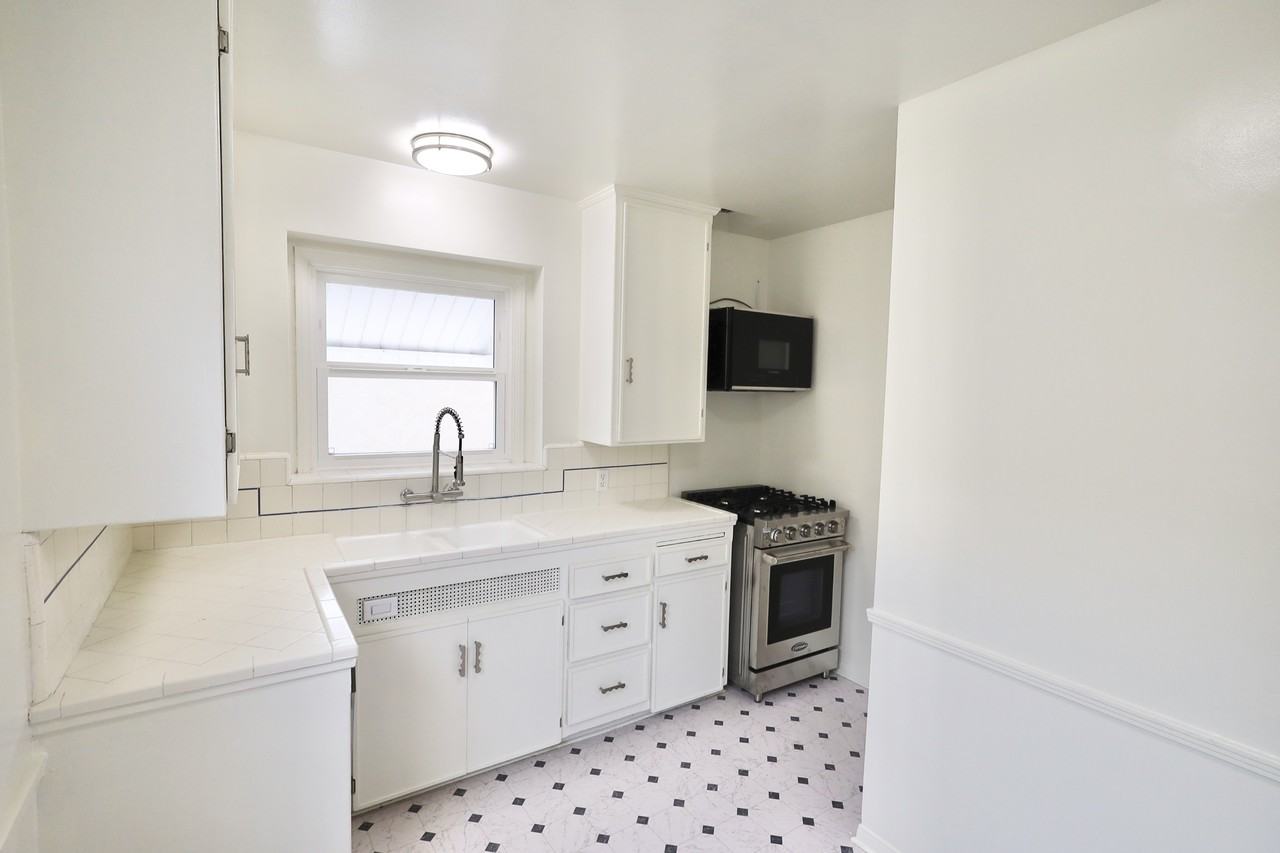 1234 Franklin St #D - Photo 4 of 17