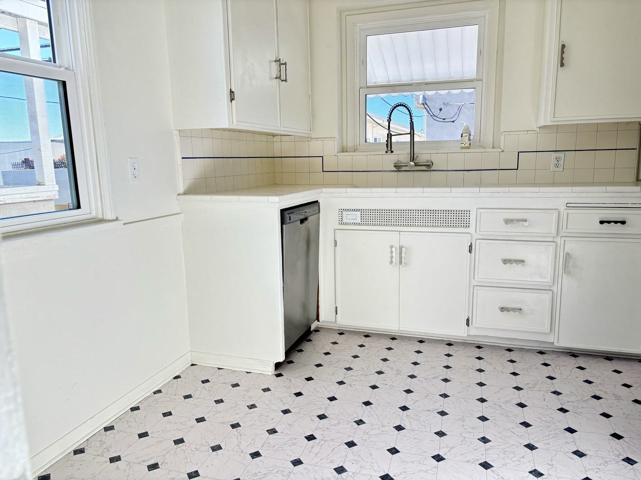 1234 Franklin St #D - Photo 5 of 17