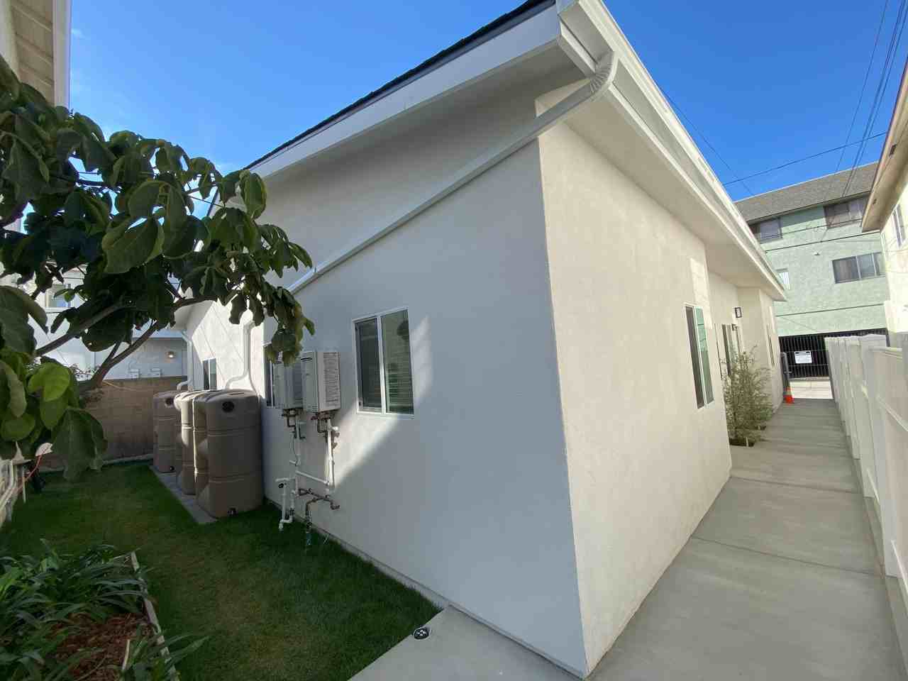 766 W 25th St #764-5 - Photo 3 of 20