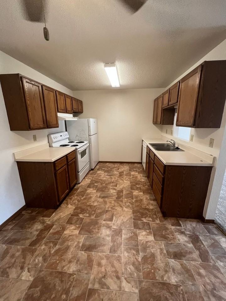 Park Apartments - Photo 4 of 12