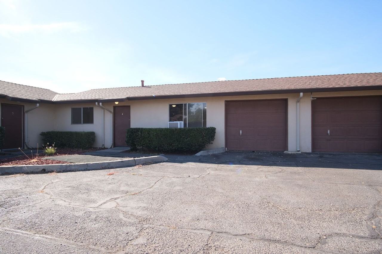 6435 8th St - Photo 2 of 20