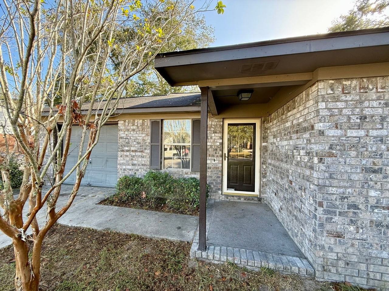 1429 Abrahms Aly - Photo 2 of 15