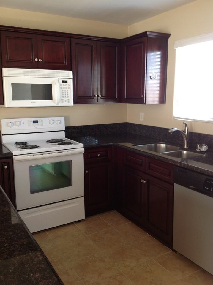 Taft Manor - Photo 5 of 50