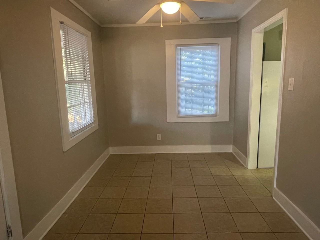 1131 Amelia Ave - Photo 3 of 12