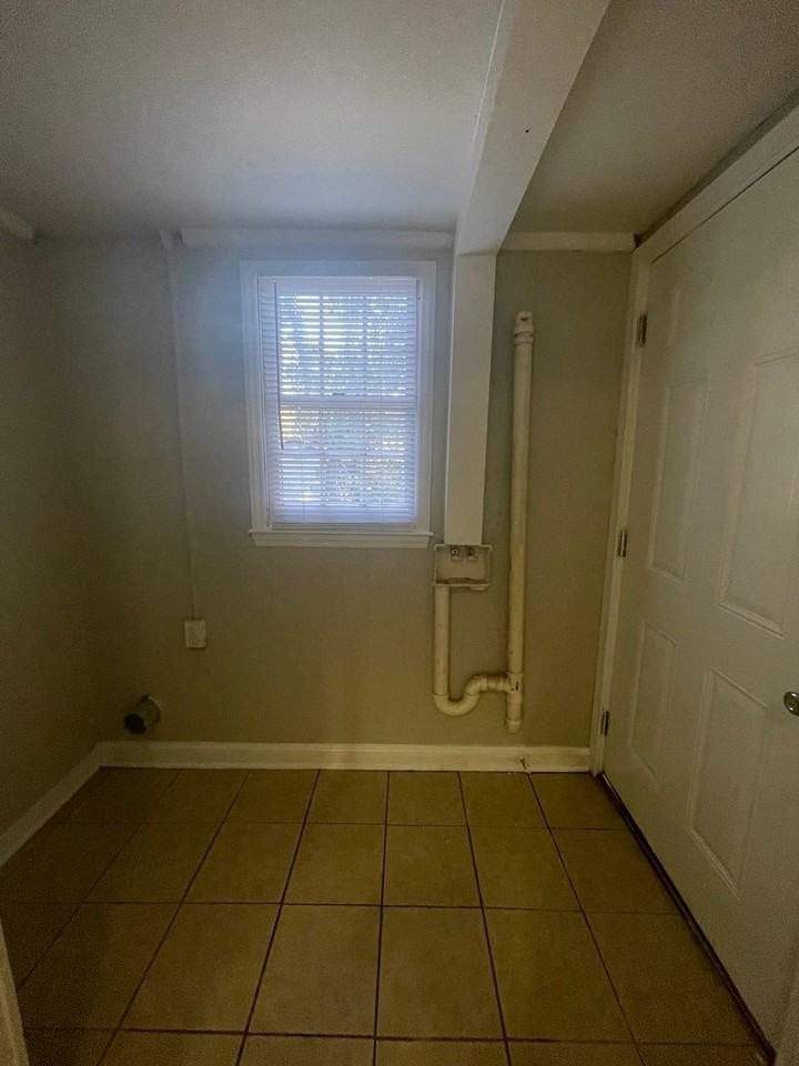 1131 Amelia Ave - Photo 7 of 12