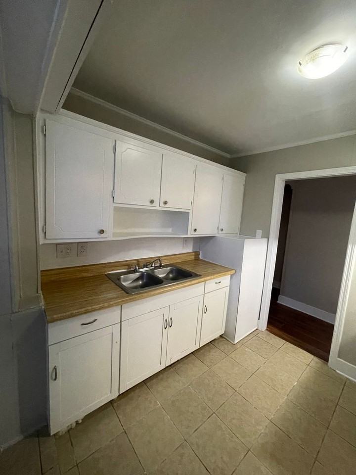 1131 Amelia Ave - Photo 5 of 12