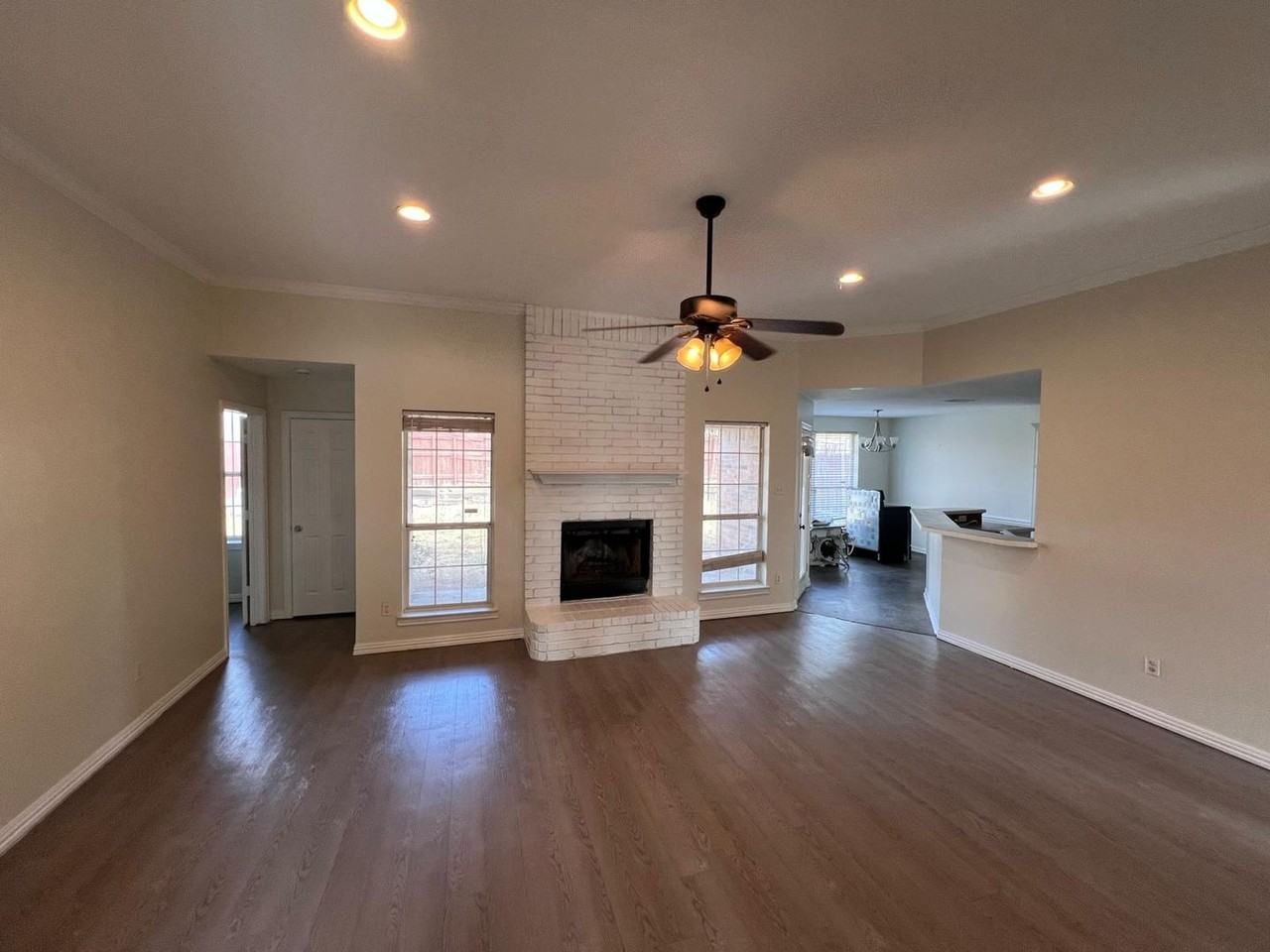 1116 Oak Grove Ln - Photo 5 of 14