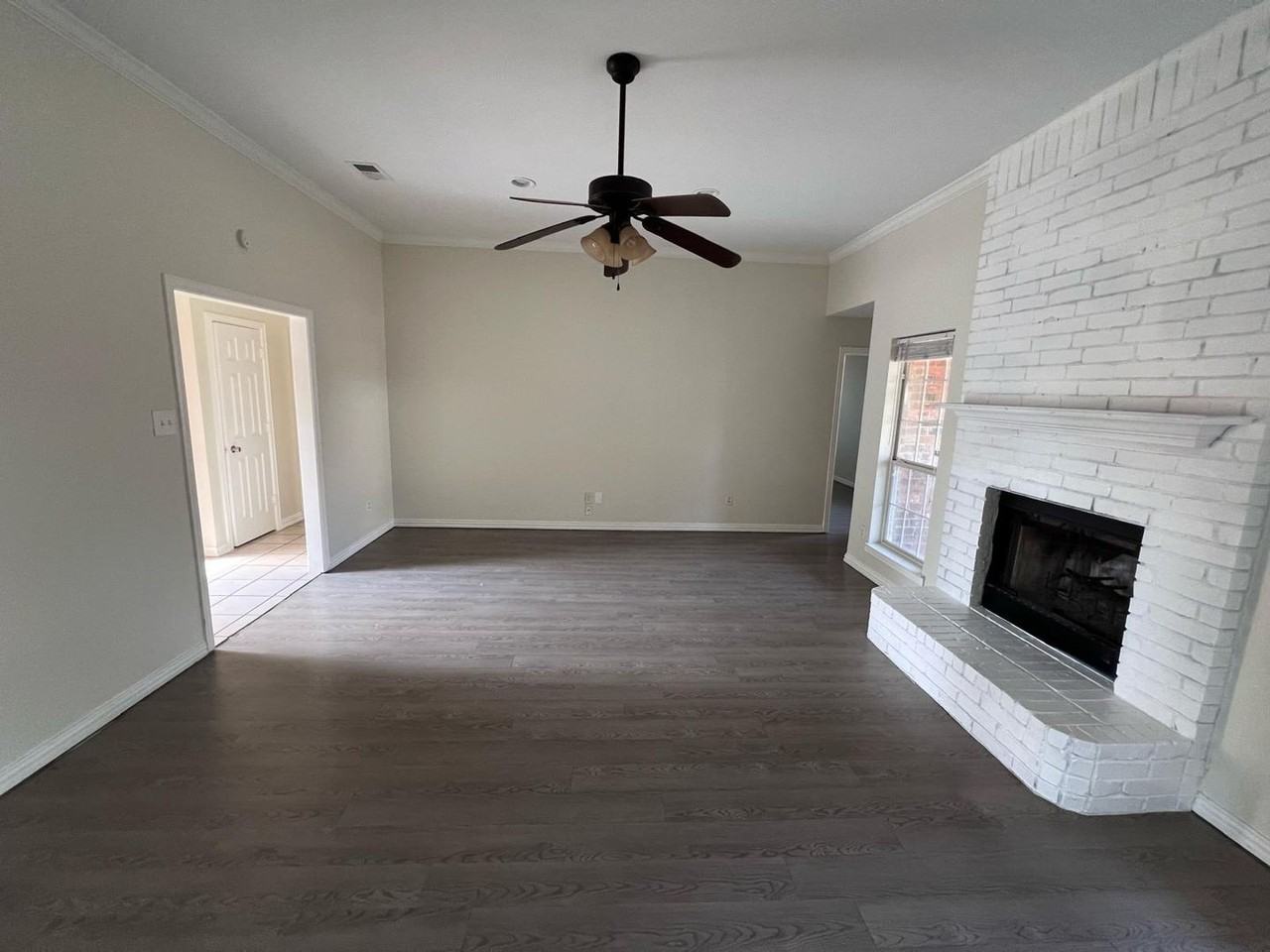 1116 Oak Grove Ln - Photo 6 of 14