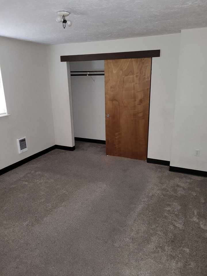 385 E Cherry - Photo 3 of 9