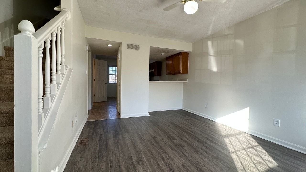 723 E Sherwood Hills Dr - Photo 2 of 17