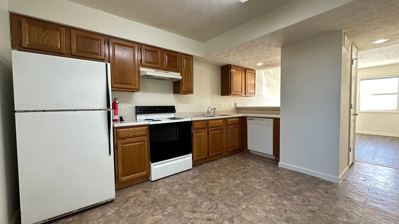 723 E Sherwood Hills Dr - Photo 4 of 17