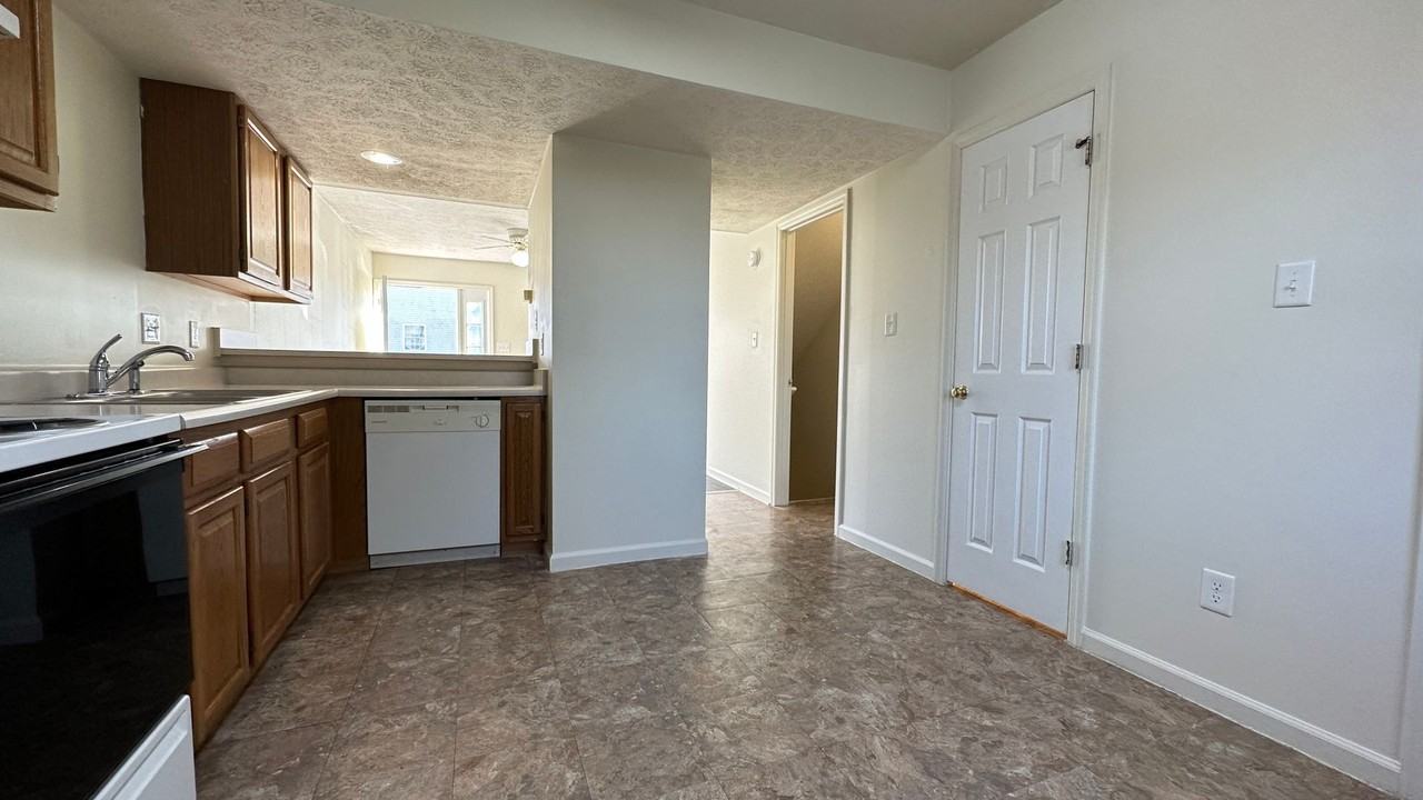 723 E Sherwood Hills Dr - Photo 5 of 17