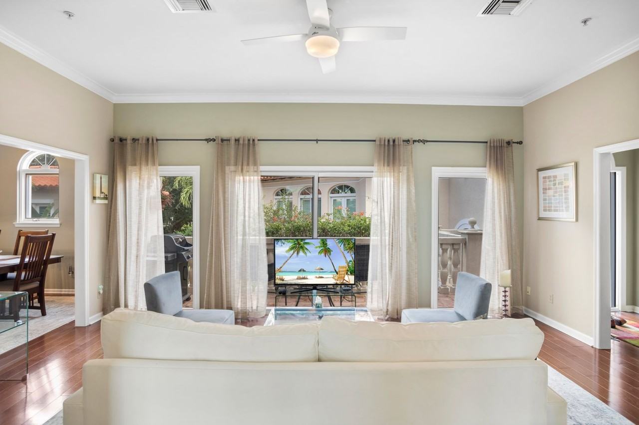 350 3rd Ave S - Photo 4 of 37