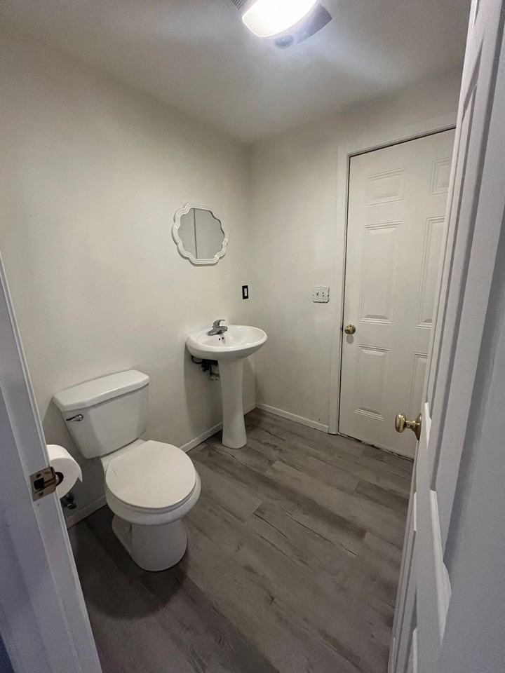 1033 F St - Photo 4 of 21