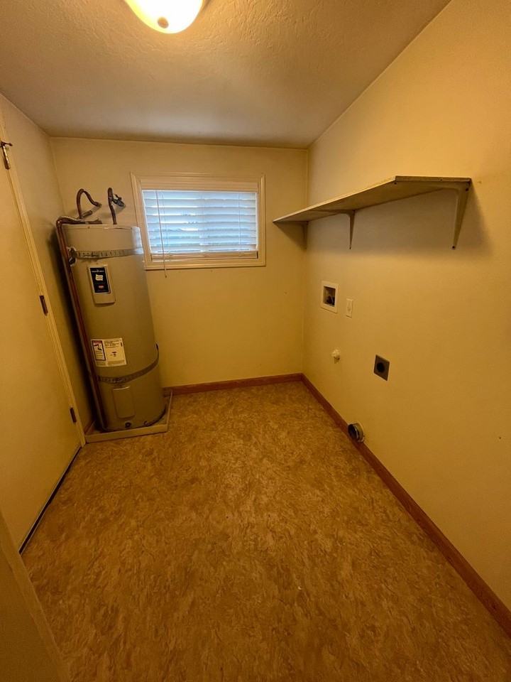 1033 F St - Photo 5 of 21