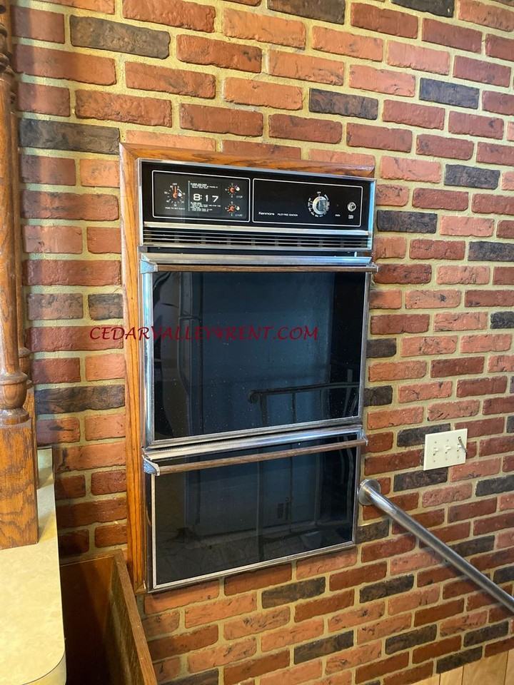 905 Baltimore St - Photo 7 of 12