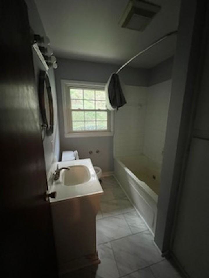 23 S Queens Ct - Photo 3 of 14