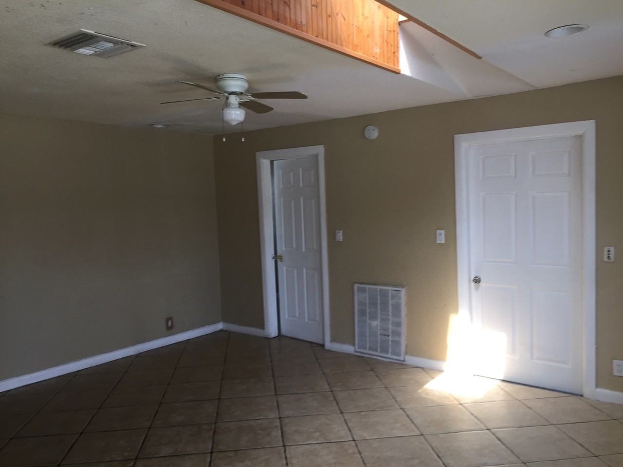 1485 Nw 33rd Ter - Photo 3 of 17