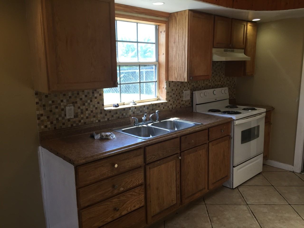 1485 Nw 33rd Ter - Photo 6 of 17