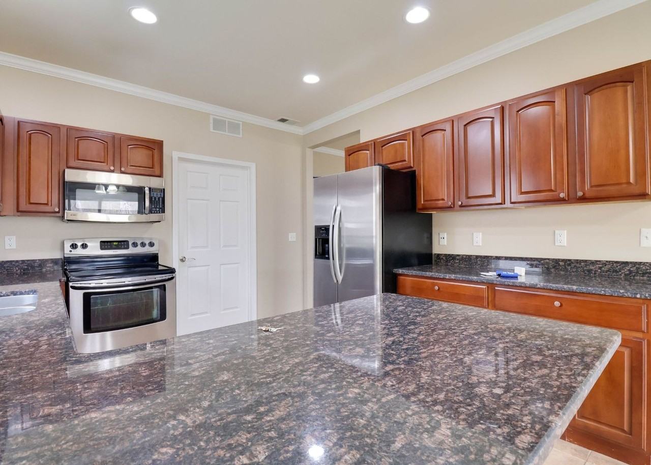 3593 3593 Eagle Creek - 3593 Eagle Creek - Photo 7 of 17