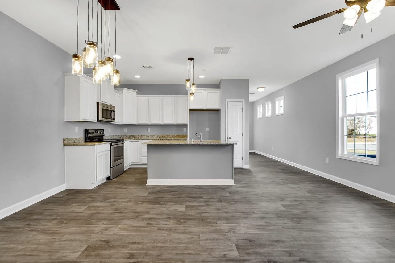 216 S Center St - Photo 2 of 5