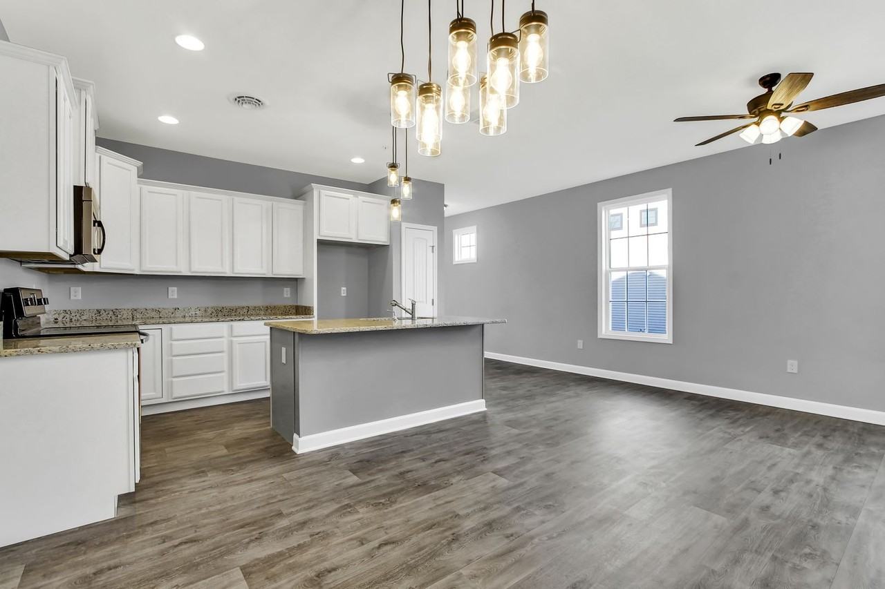 216 S Center St - Photo 3 of 5