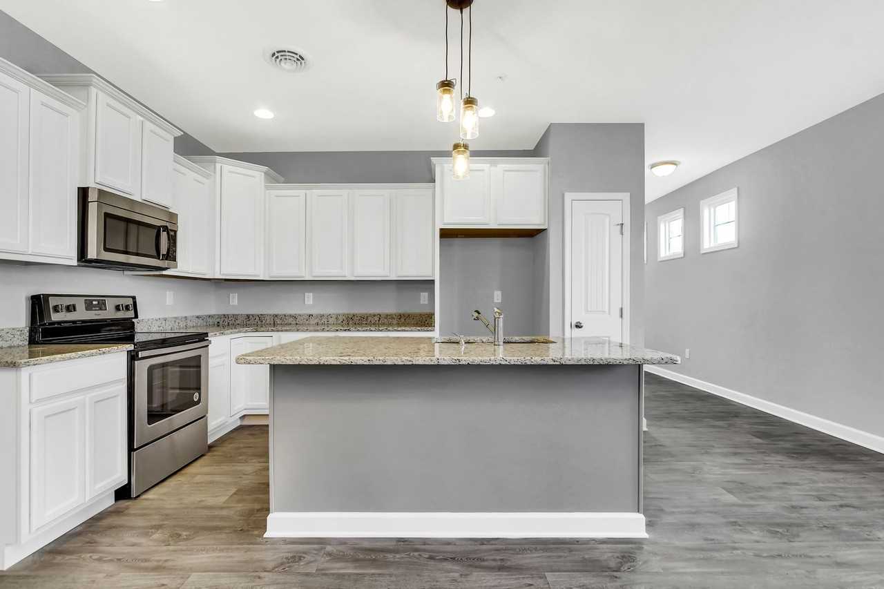 216 S Center St - Photo 4 of 5