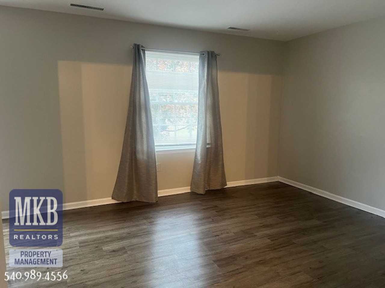 2427 Brambleton Ave Sw - Photo 3 of 14