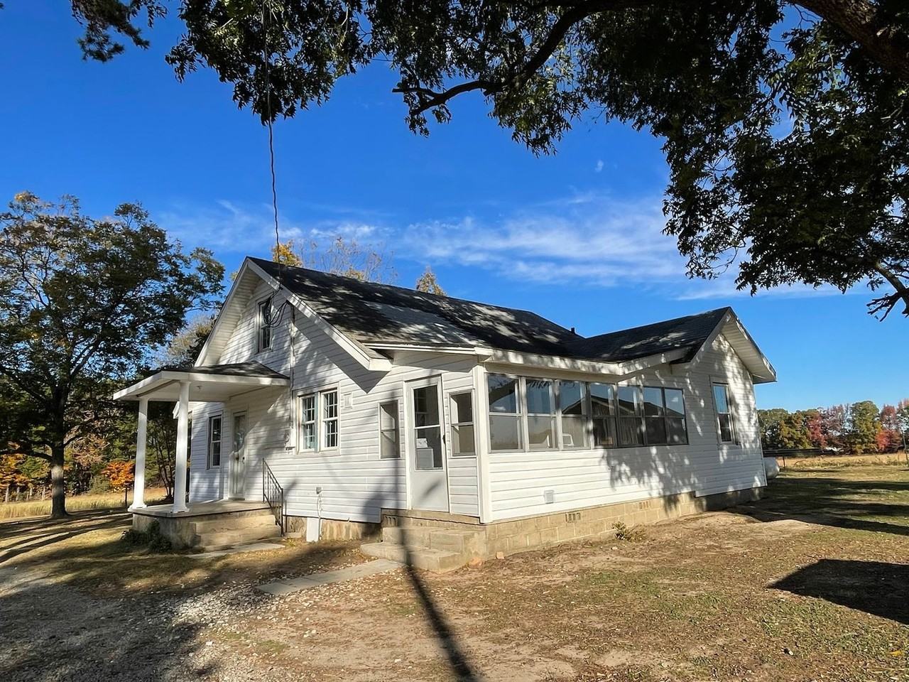 850 Buggs Island Rd - Photo 2 of 15