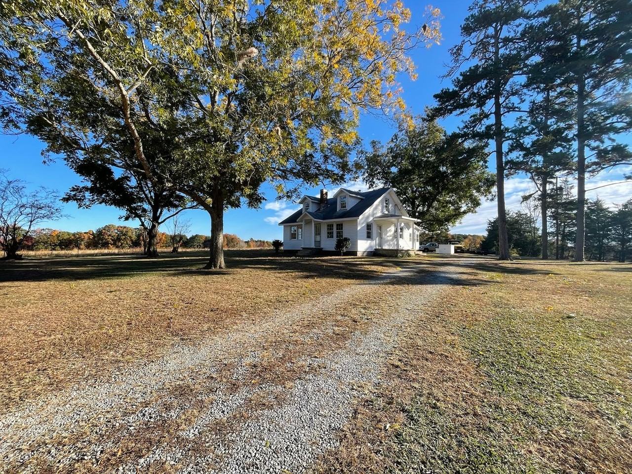 850 Buggs Island Rd - Photo 4 of 15