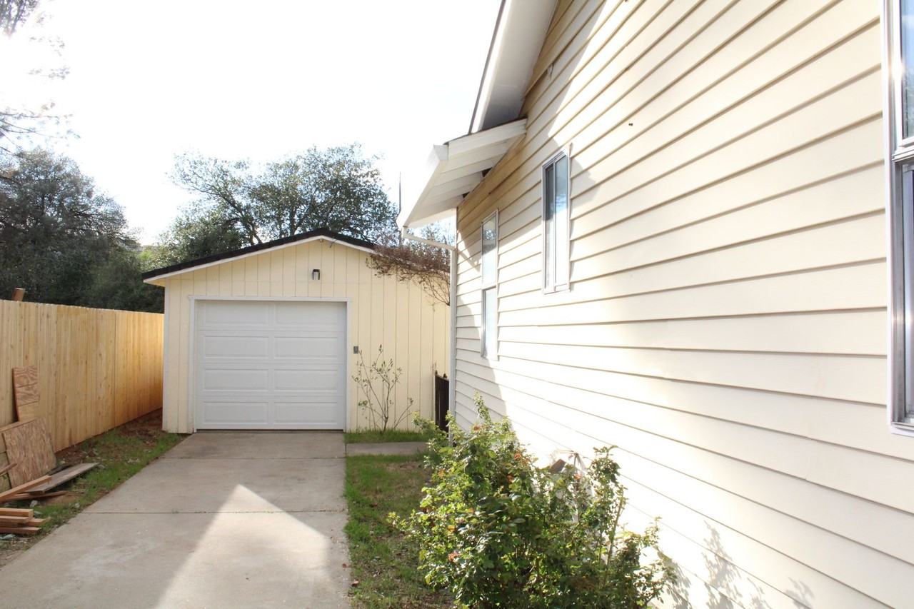 2456 Waldon St - Photo 3 of 23