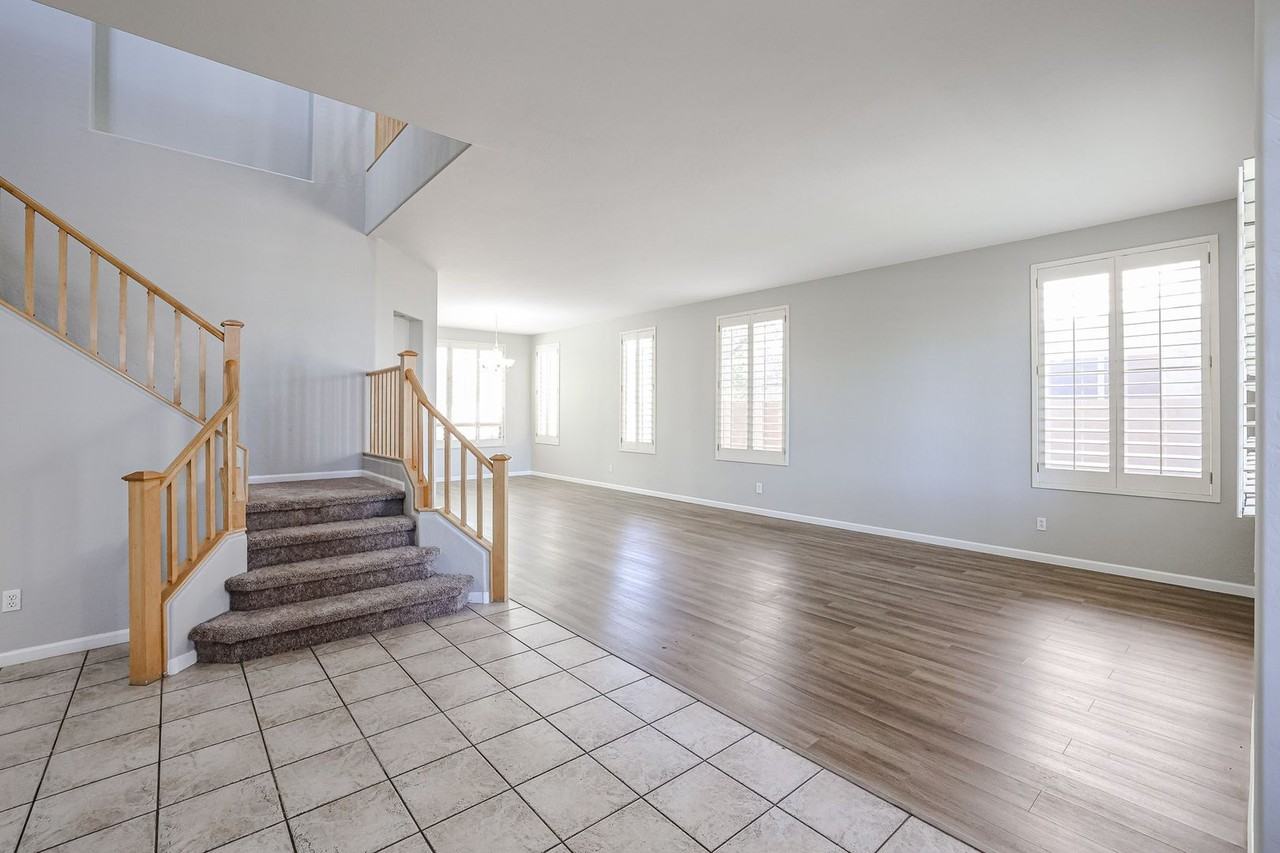 460 N Mammoth Way - Photo 4 of 50