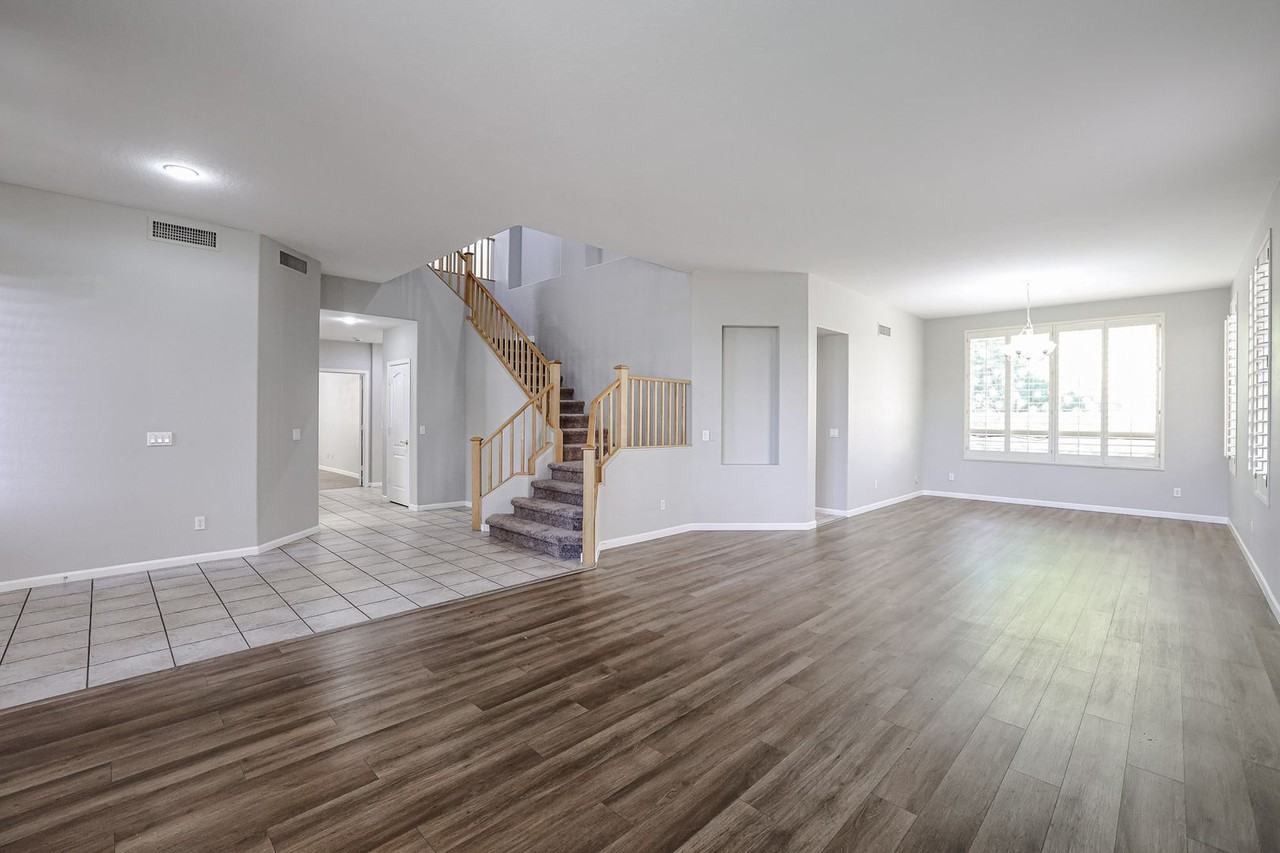 460 N Mammoth Way - Photo 7 of 50