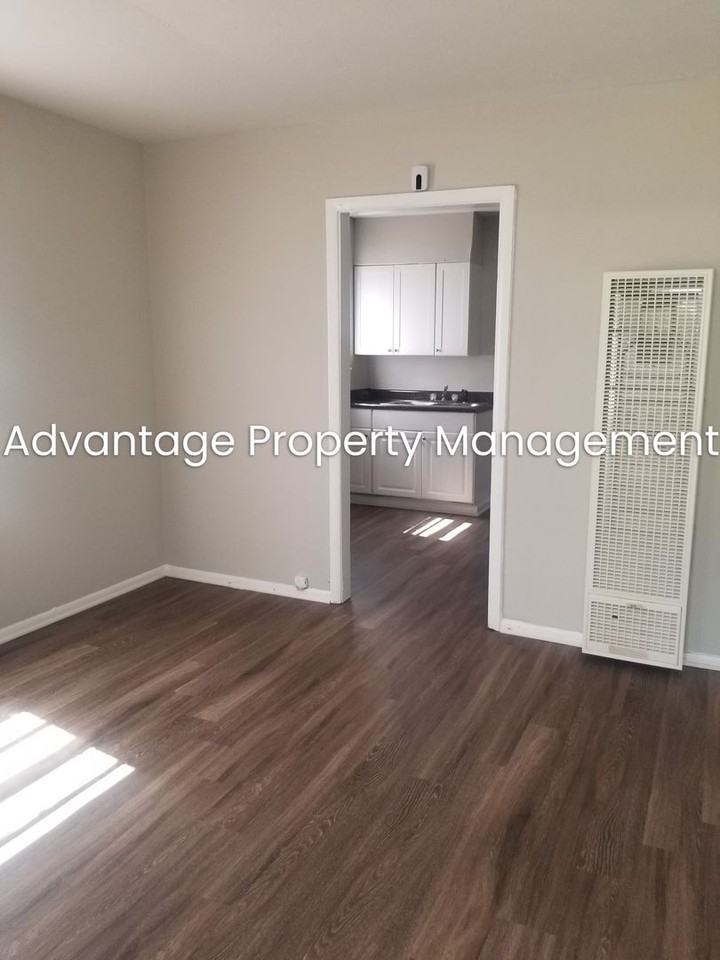 1445 Britton St - Photo 3 of 12