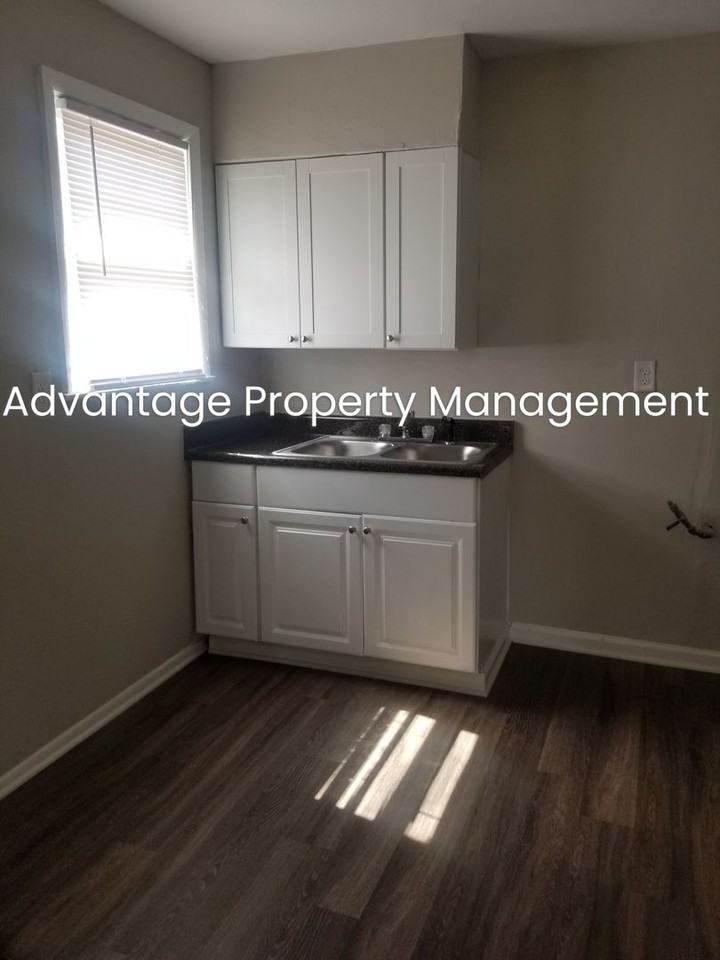1445 Britton St - Photo 4 of 12