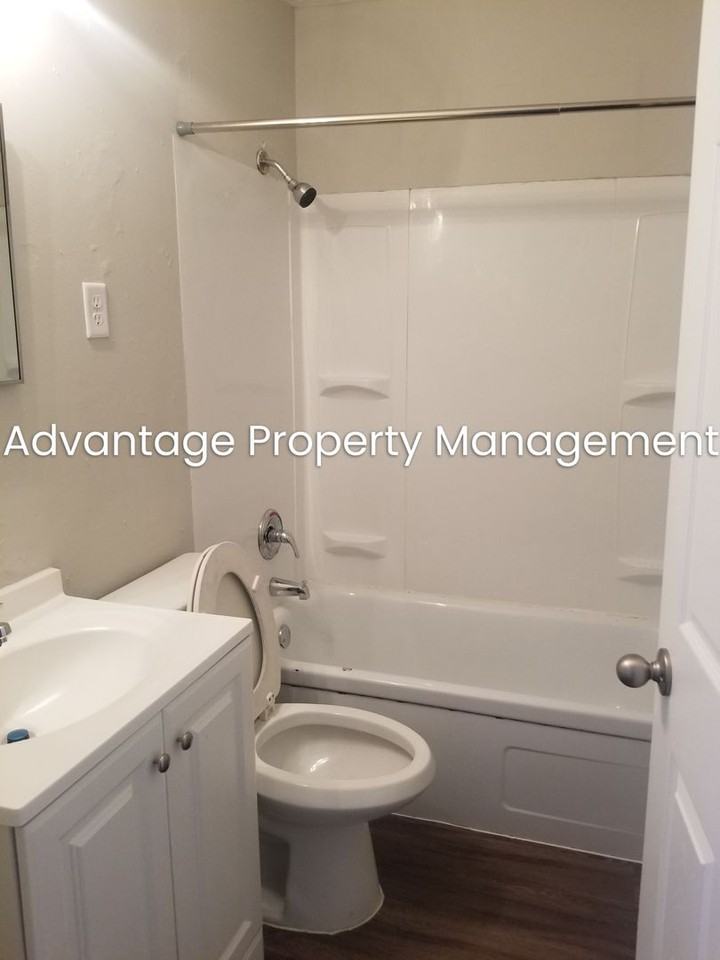 1445 Britton St - Photo 5 of 12