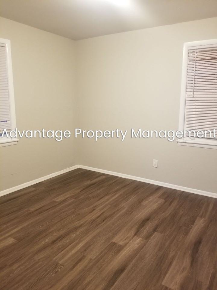 1445 Britton St - Photo 6 of 12