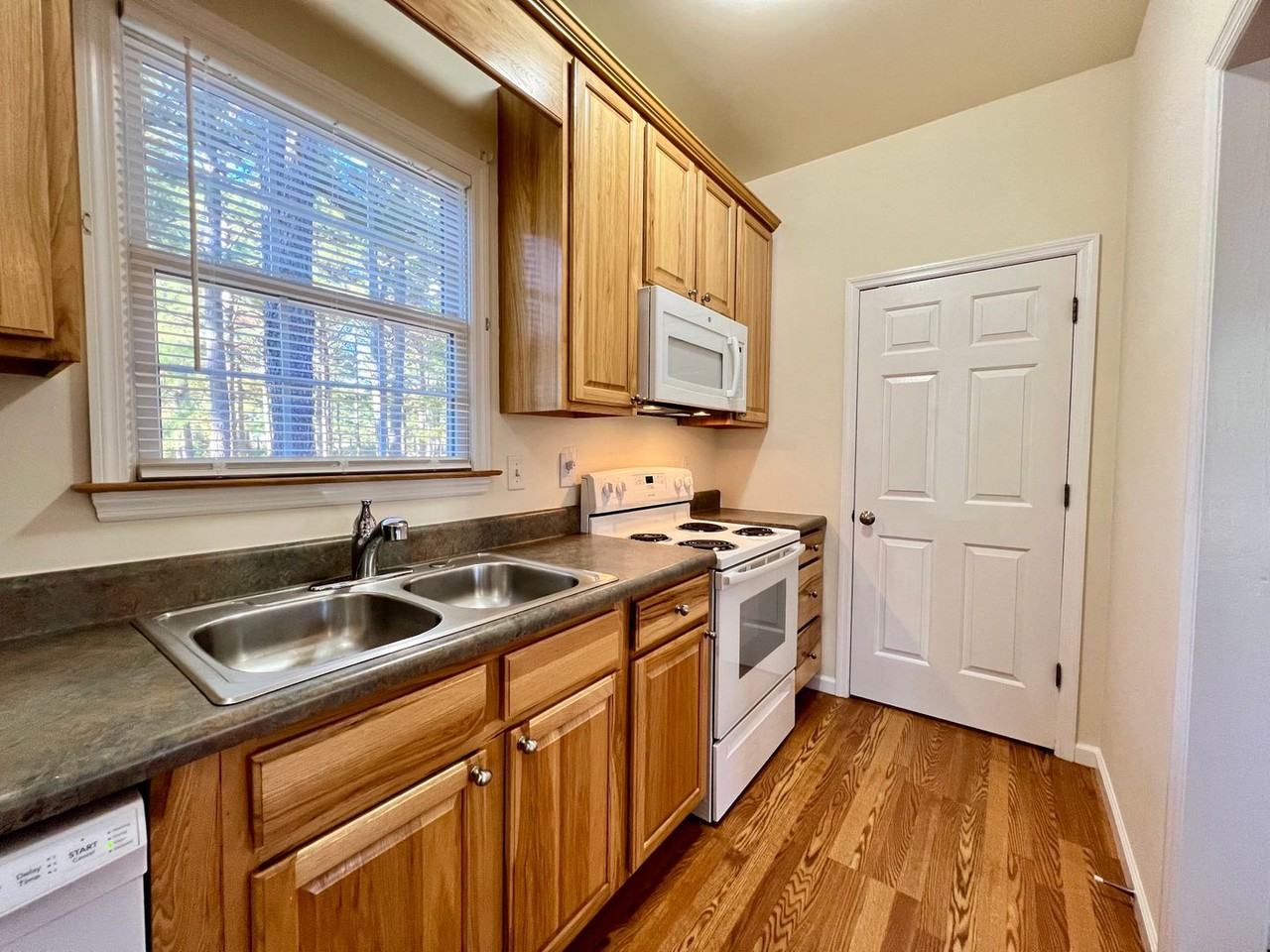 100 N Edge Dr - Photo 3 of 10
