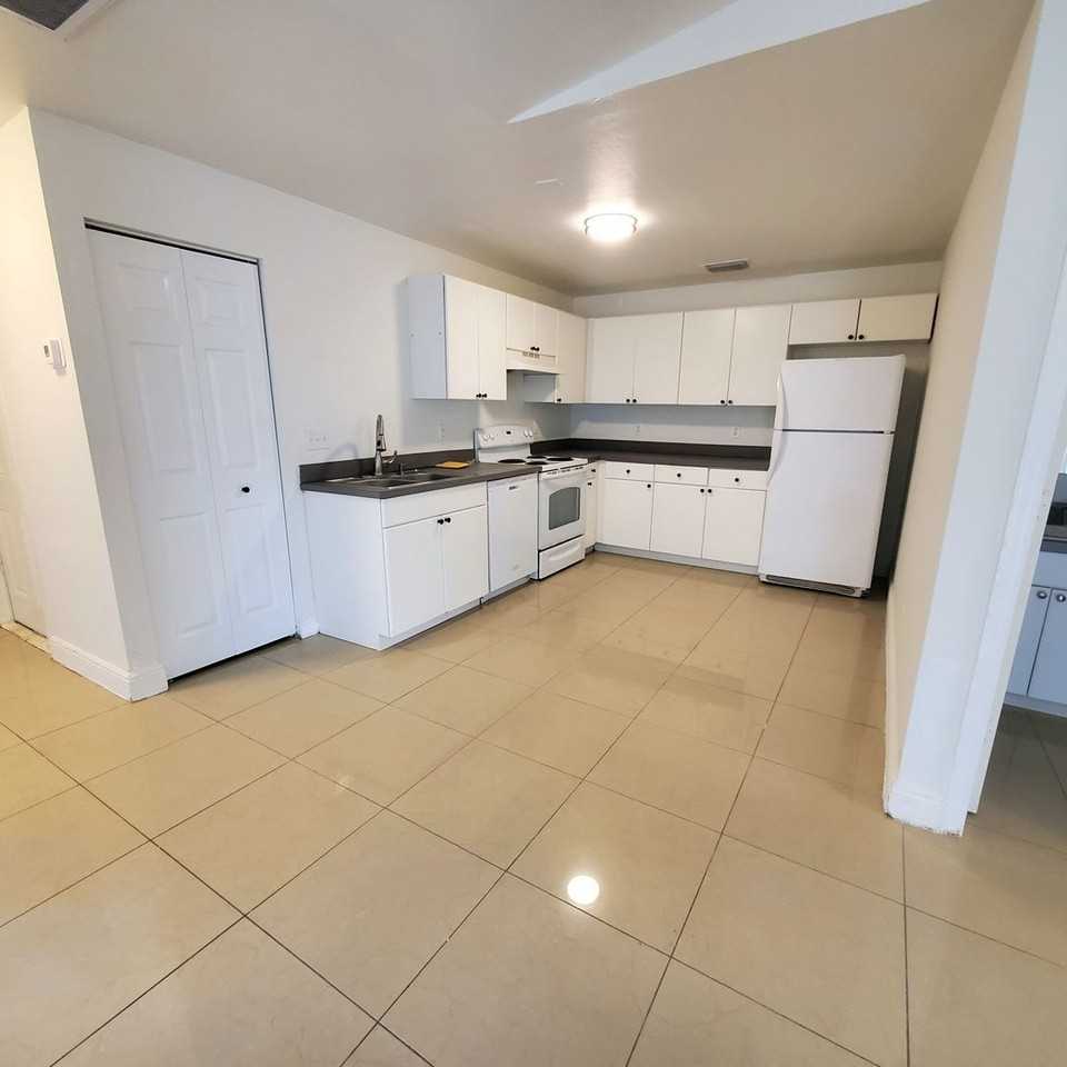 914/916 Alabama Rd S - Photo 3 of 14