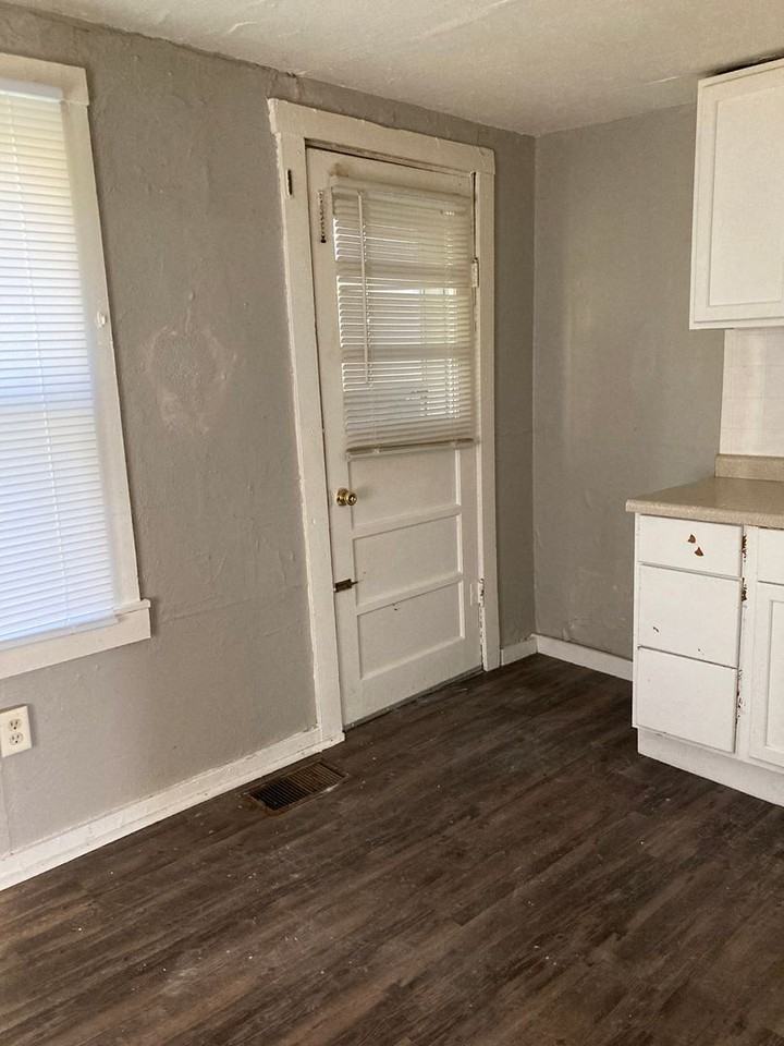 1500 W. 16th St. - Photo 2 of 5