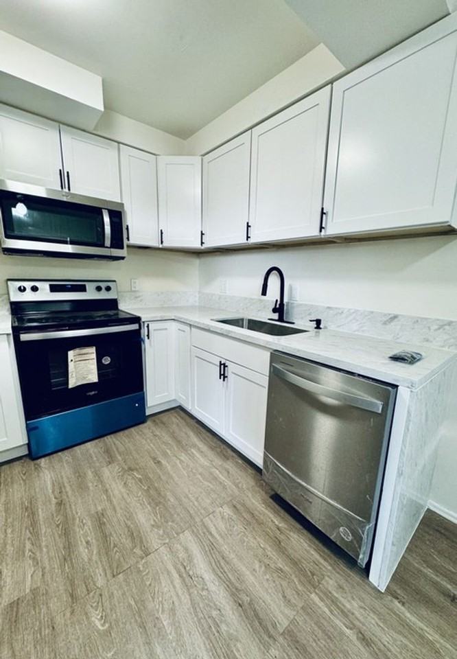 2731 Drew Ln - Photo 2 of 11