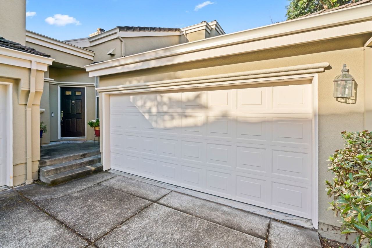 15 Baycrest Way - Photo 2 of 39