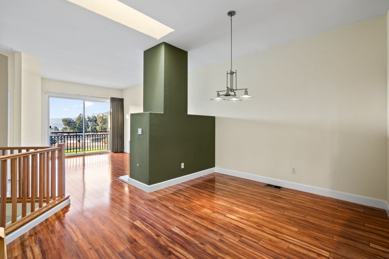 15 Baycrest Way - Photo 3 of 39