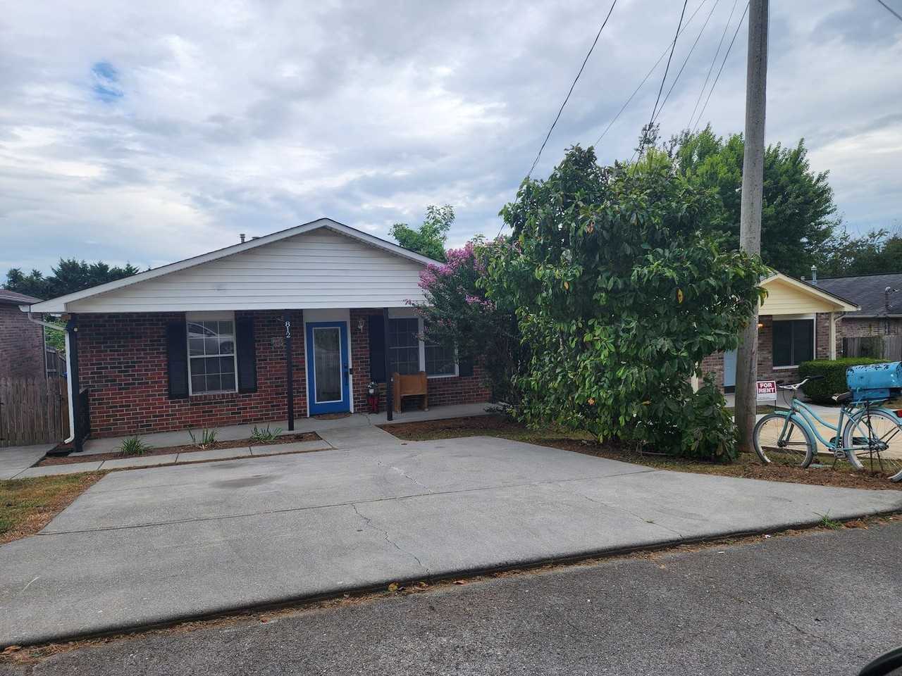 812 Valerie Ln - Photo 2 of 26