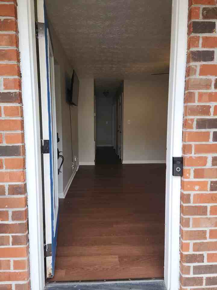 812 Valerie Ln - Photo 3 of 26