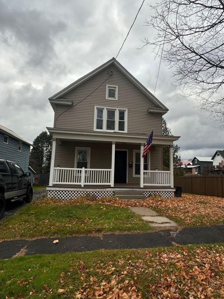 28 1/2 Vincent St - Photo 2 of 17