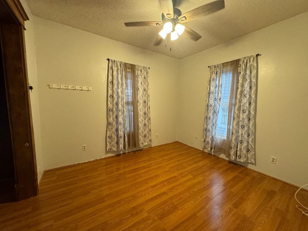 28 1/2 Vincent St - Photo 3 of 17