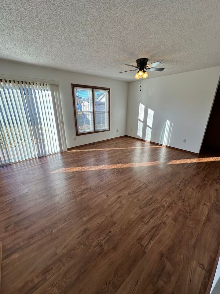 1112 Fowler Rd - Photo 3 of 15